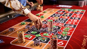 Antarmuka aplikasi ransslot88 menampilkan menu utama dengan pilihan sportsbook, live dealer, dan slot game